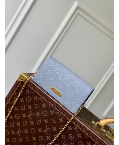 LOUIS VUITTON Wallet On Chain Lily