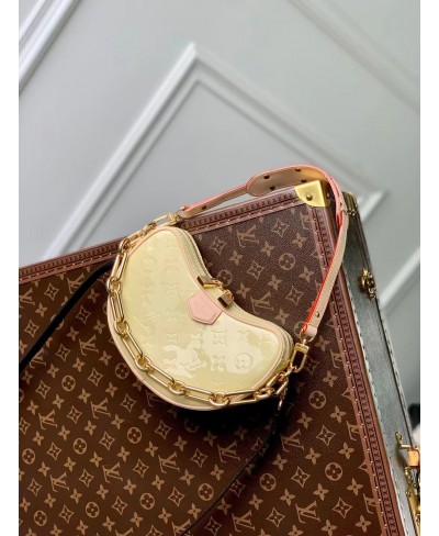 LOUIS VUITTON Croissant PM