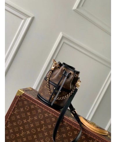 LOUIS VUITTON Canoé