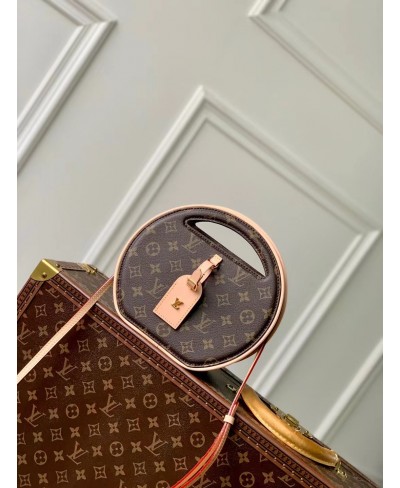 LOUIS VUITTON Around Me PM