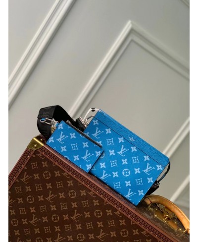 LOUIS VUITTON Gaston Wearable Wallet