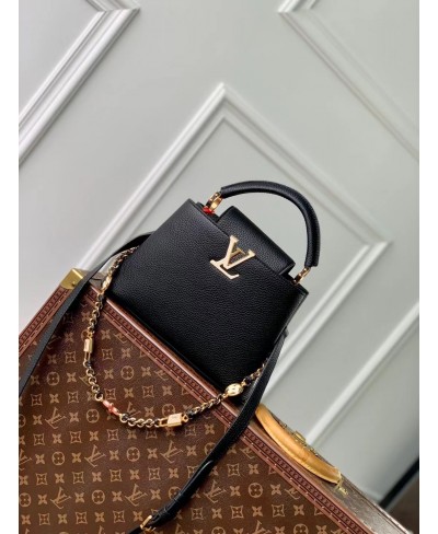 LOUIS VUITTON Capucines BB