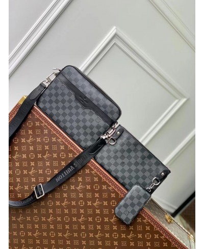 LOUIS VUITTON Trio Messenger