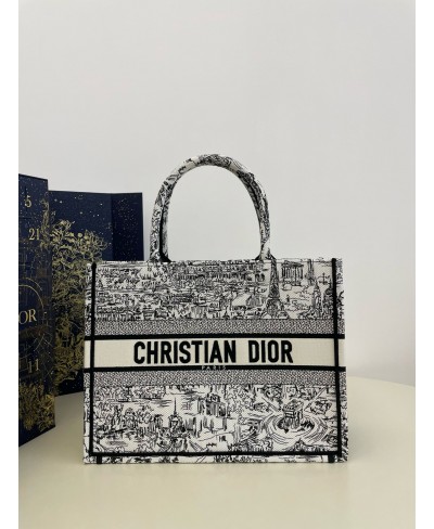 CHRISTIAN DIOR Medium Dior Book Tote