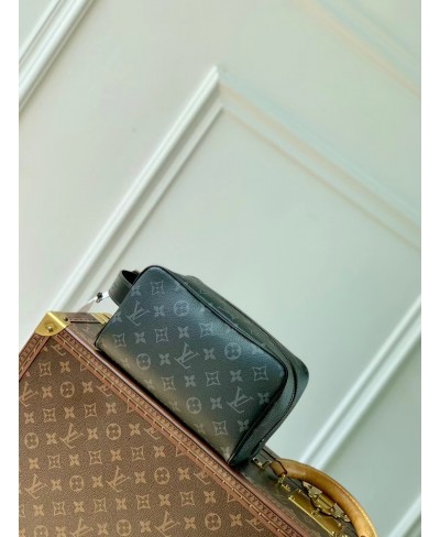 LOUIS VUITTON Locker Dopp Kit