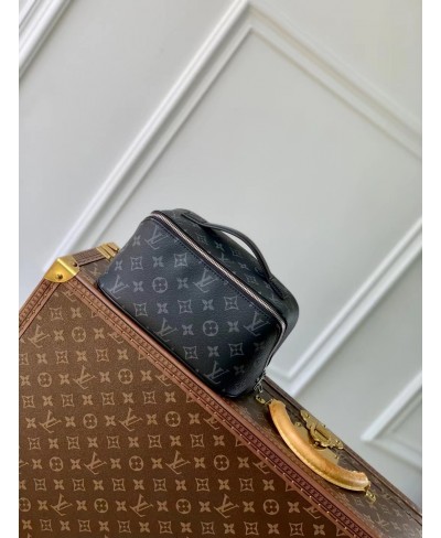 LOUIS VUITTON Toiletry Bag