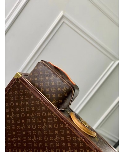 LOUIS VUITTON Toiletry Bag