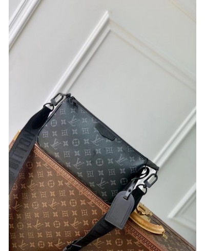 LOUIS VUITTON Pochette Accessoire XL