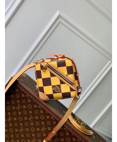 LOUIS VUITTON Chess Messenger