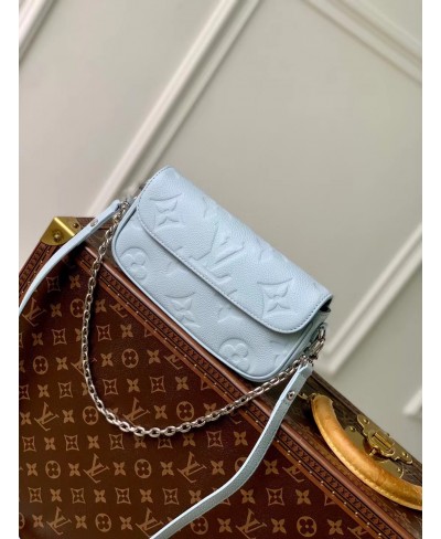 LOUIS VUITTON Wallet On Chain Ivy