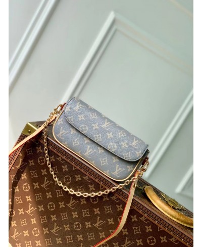 LOUIS VUITTON Wallet on Chain Ivy