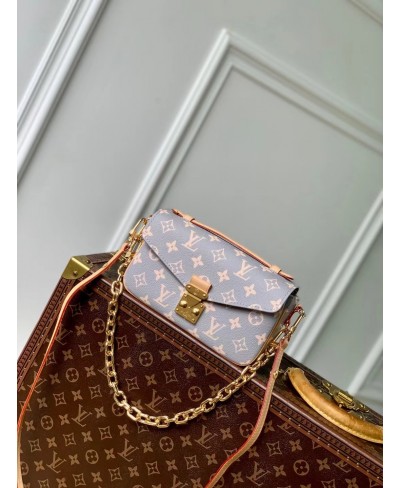 LOUIS VUITTON Pochette Métis East West