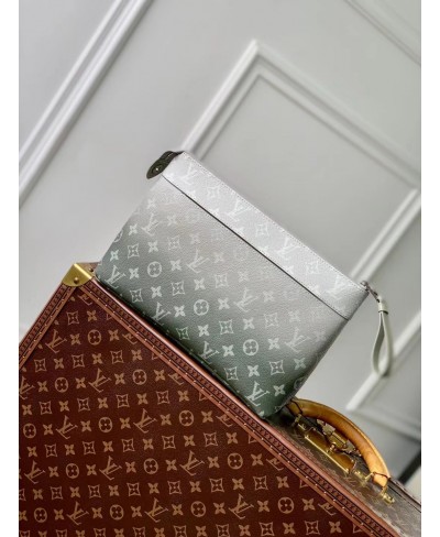 LOUIS VUITTON Pochette Voyage Souple