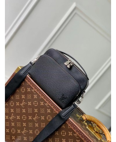 LOUIS VUITTON Messenger Avenue