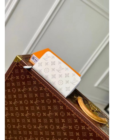 LOUIS VUITTON Zippy Wallet