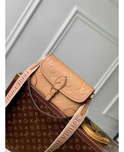 LOUIS VUITTON Diane