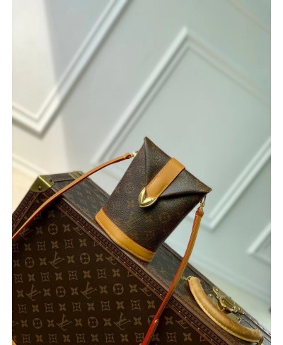 LOUIS VUITTON Envelope Pouch