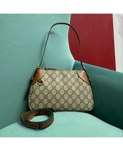 Borsa a spalla GG Emblem misura piccola GUCCI