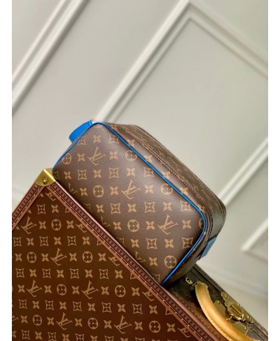 LOUIS VUITTON Dopp Kit