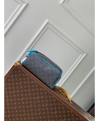 Trousse toilette Dopp Kit LOUIS VUITTON