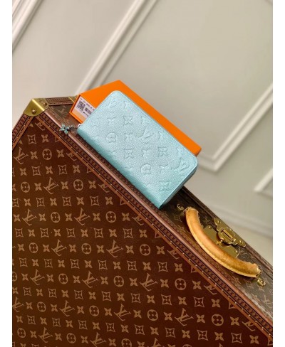 LOUIS VUITTON Zippy Wallet