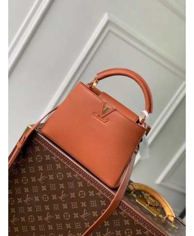 LOUIS VUITTON Capucines BB