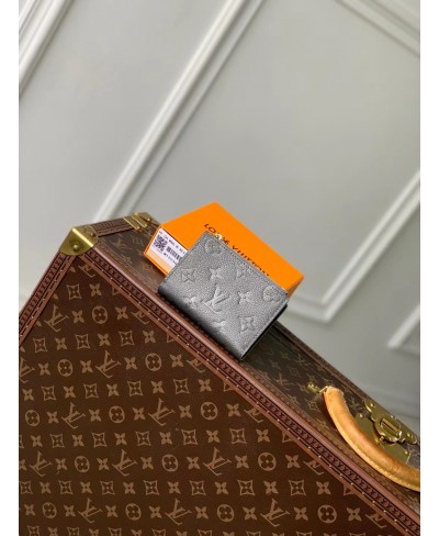 LOUIS VUITTON Lisa Wallet