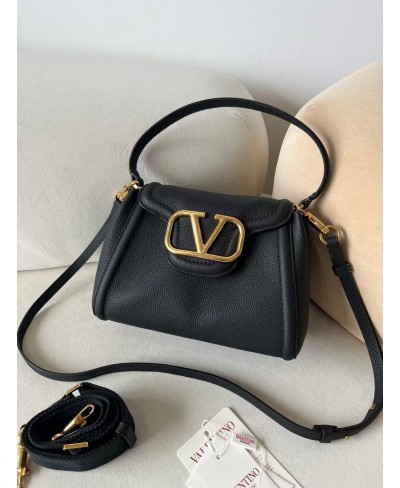 VALENTINO VALENTINO GARAVANI ALLTIME GRAINY CALFSKIN SHOULDER BAG