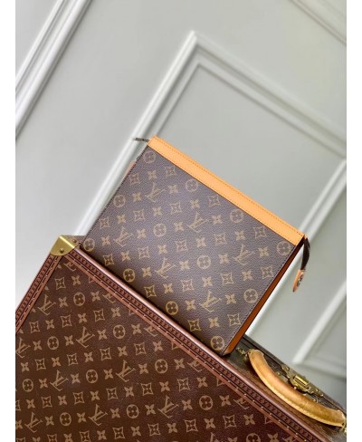 LOUIS VUITTON Pochette Voyage MM