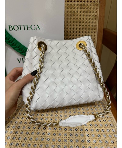 Parachute piccola con catena BOTTEGA VENETA