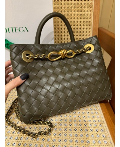 Andiamo piccola con catena BOTTEGA VENETA