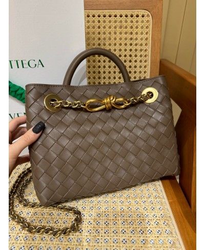 Andiamo piccola con catena BOTTEGA VENETA