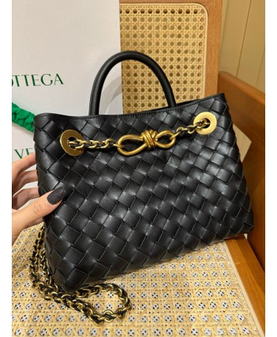 Andiamo piccola con catena BOTTEGA VENETA