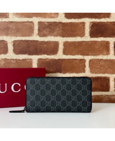 GUCCI GG Emblem zip around wallet