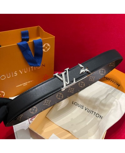 LOUIS VUITTON Pretty LV 30mm Reversible Belt