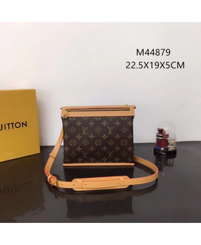 LOUIS VUITTON SAUMUR MESSENGER PM