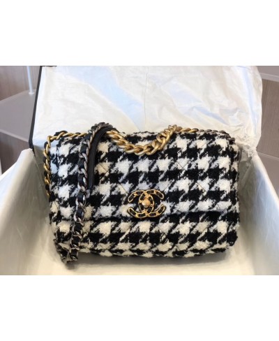 CHANEL 19 Flap Bag