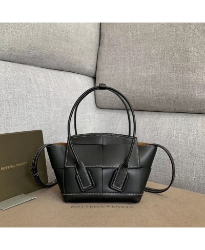 BOTTEGA VENETA ARCO 29 IN FRENCH CALF