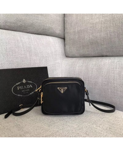 PRADA Re-Edition 2005 nylon shoulder bag