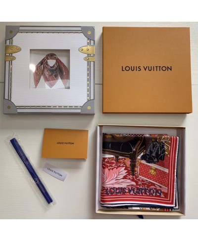 LOUIS VUITTON PRIVÉ SQUARE