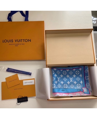 LOUIS VUITTON RISING CONFIDENTIAL SQUARE