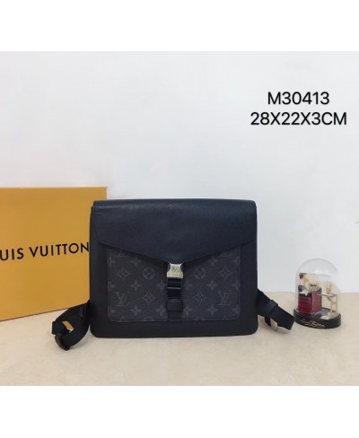 Outdoor flap discount messenger louis vuitton