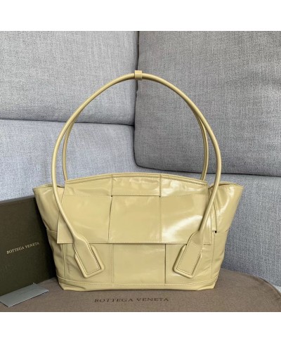 BOTTEGA VENETA MEDIUM ARCO SLOUCH