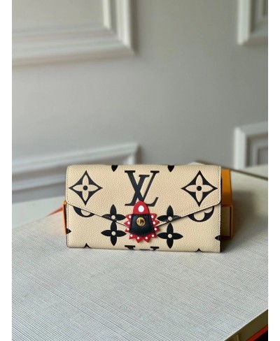 LOUIS VUITTON LV CRAFTY SARAH WALLET