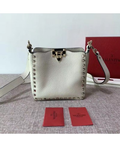 BORSA MINI HOBO ROCKSTUD IN VITELLO GRANATO VALENTINO