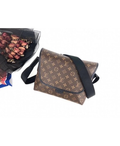 LOUIS VUITTON MAGNETIC MESSENGER