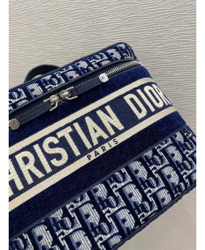 CHRISTIAN DIOR DIORTRAVEL VANITY CASE