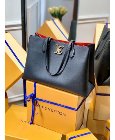 LOUIS VUITTON LOCKME SHOPPER