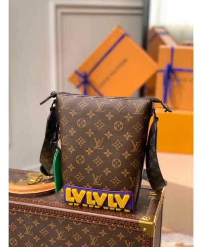 LOUIS VUITTON CRUISER MESSENGER