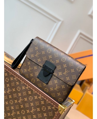 LOUIS VUITTON POCHETTE A4 S LOCK